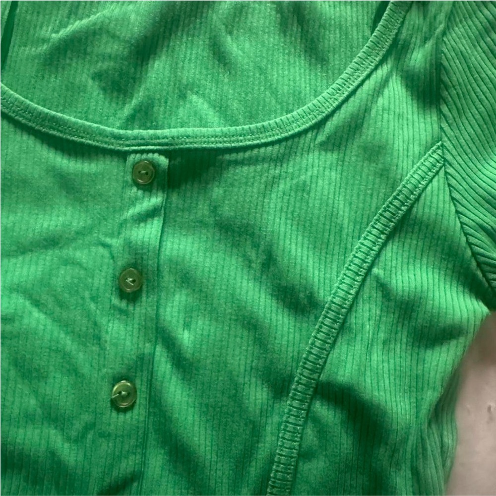 Timing Green Ribbed Button-Up Crop Top - Picture 3 of 4